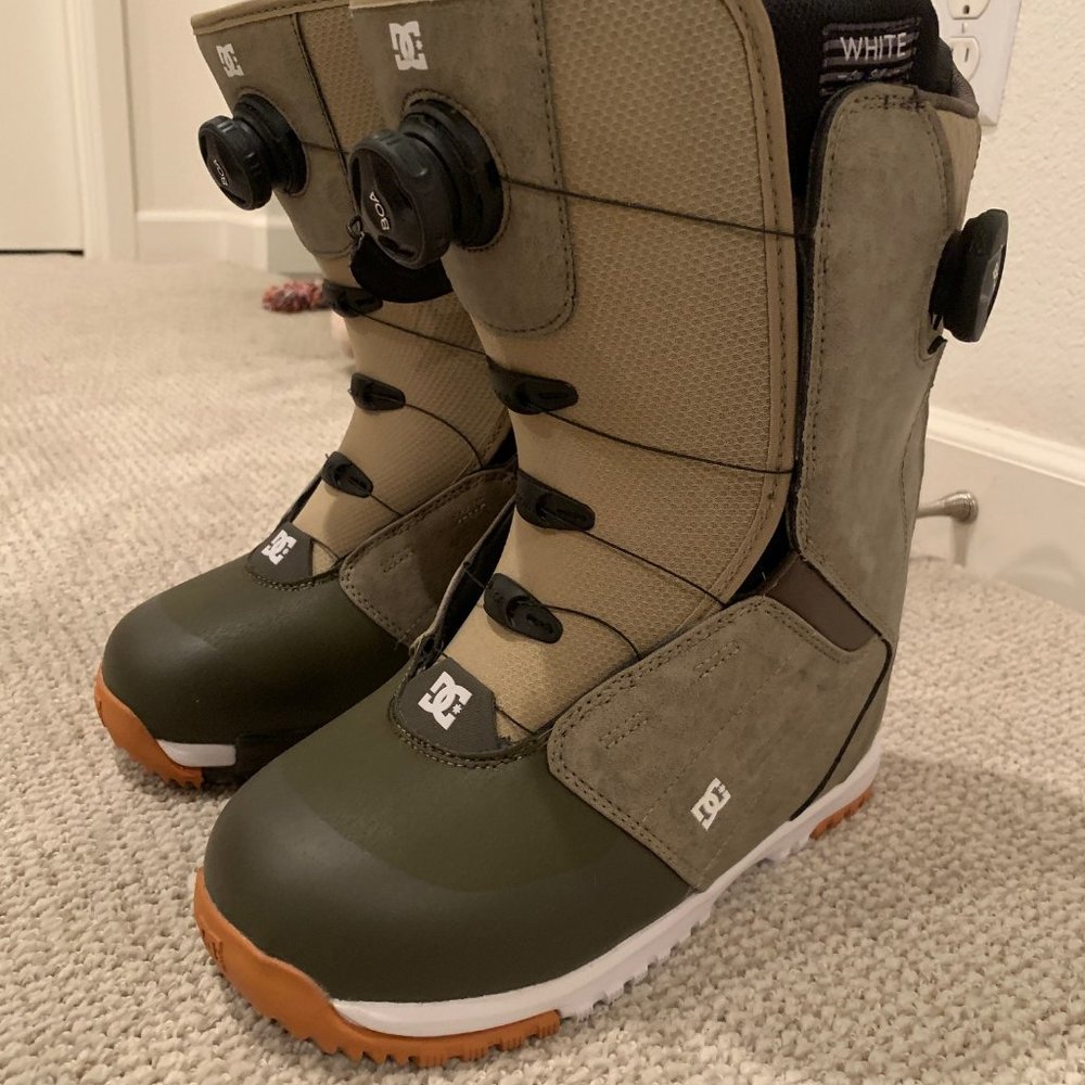 DC Snowboarding Boots size 8.5 Brand New